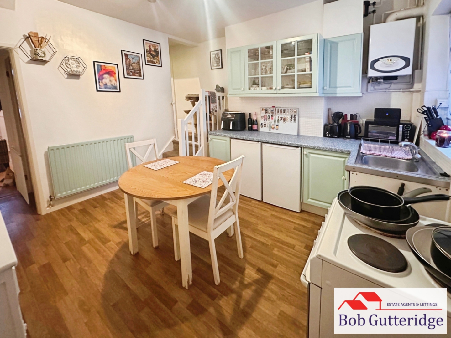 FITTED KITCHEN / DINER